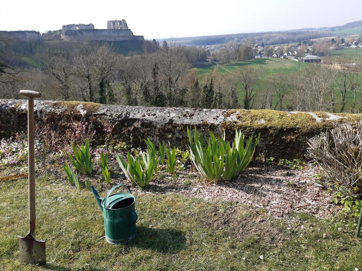 Location A Coucy Le Chateau Exterior photo
